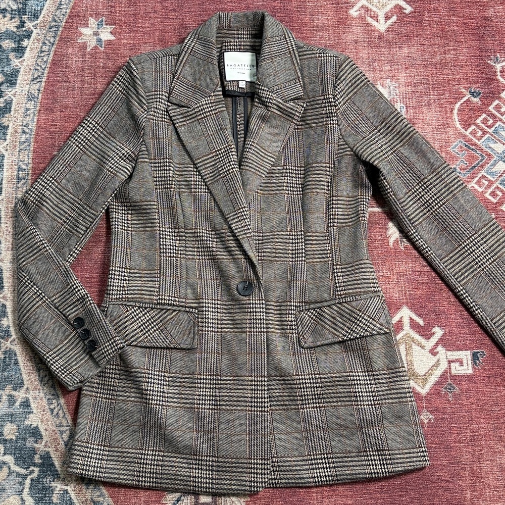 bagatelle Plaid Glen Check Blazer in Brown and Gray